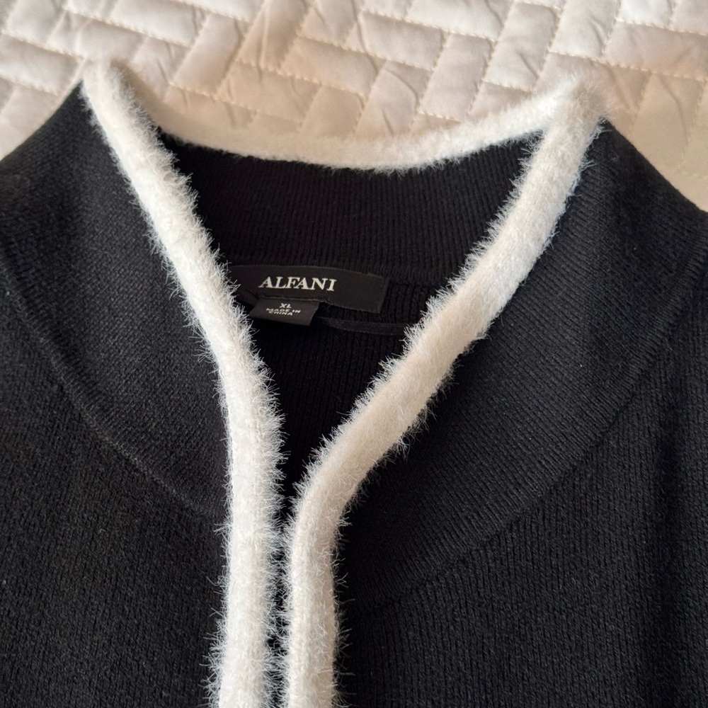 Cardigan - Picture 2 of 8